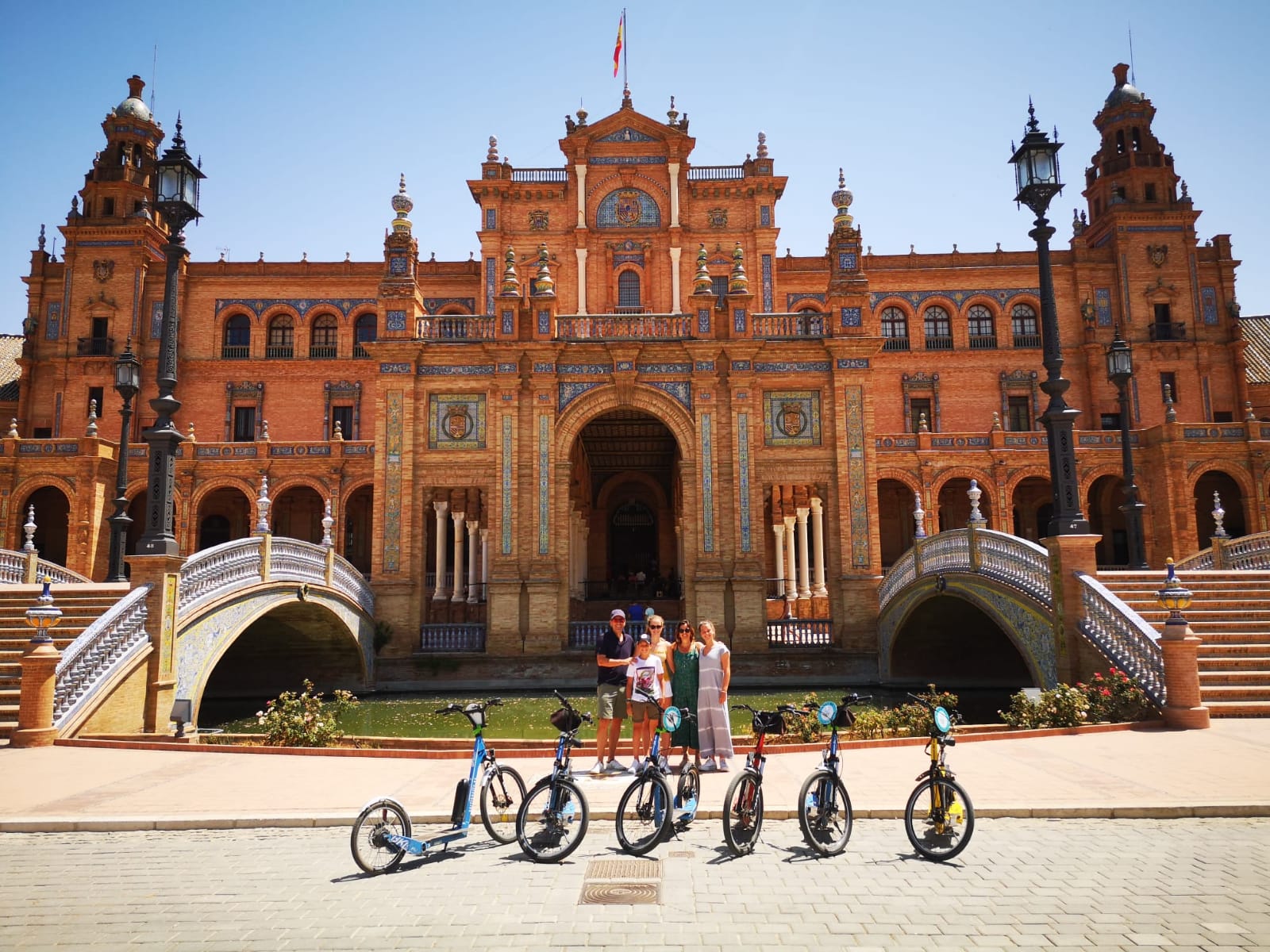 Hire a electric bike in Seville. Rent electric scooter tour